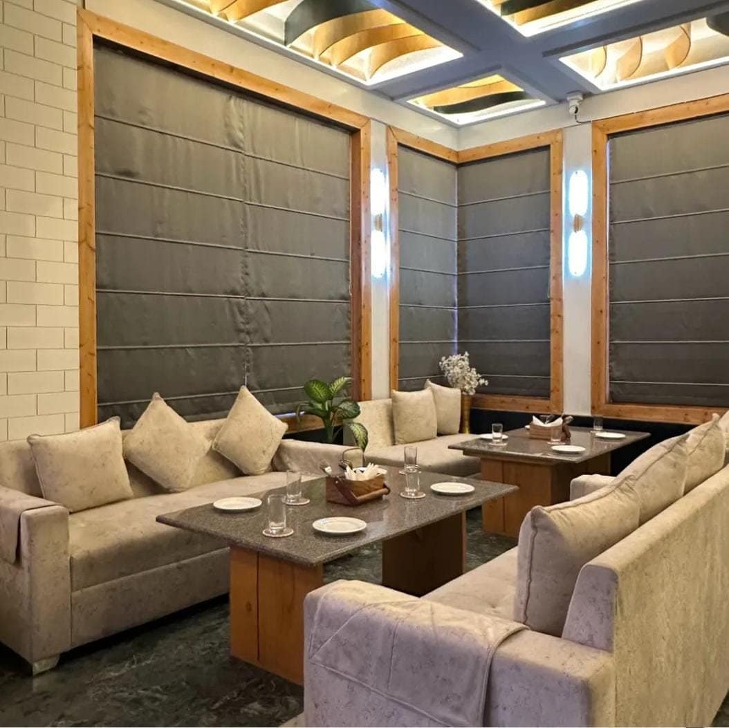 best cafe in dehradun for seating