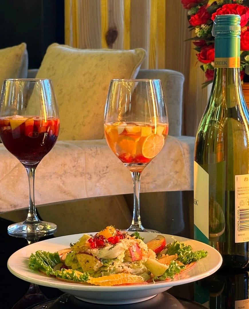 best-cafe-in-dehradun Ambiance that Adapts in aristella