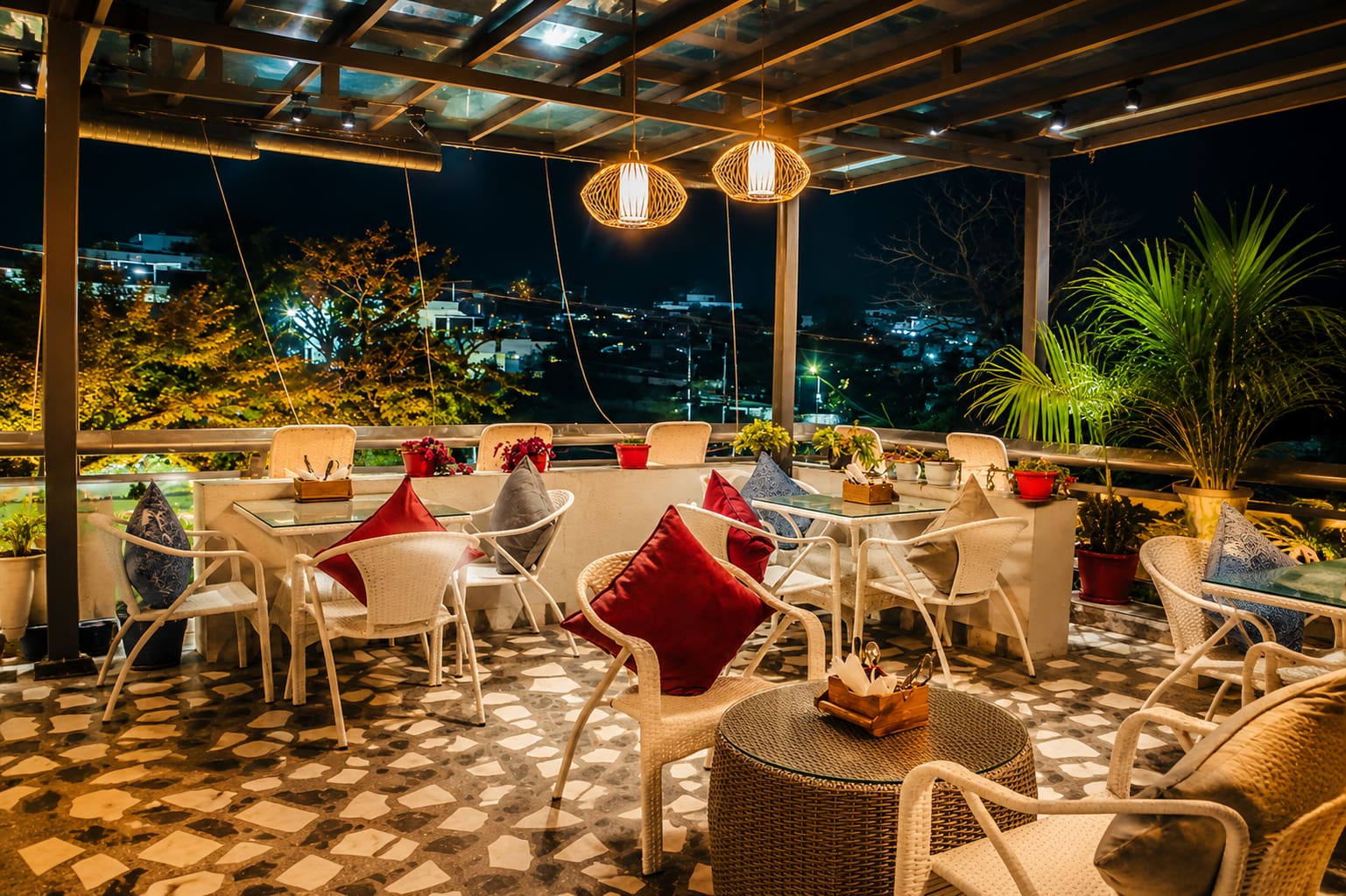 cafe in Dehradun for anniversary