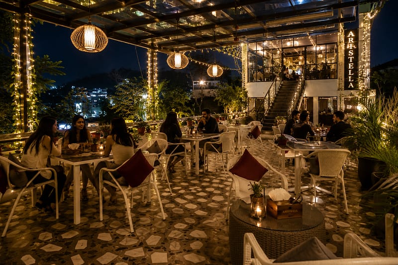 stylish cafe in Dehradun Rajpur Road, best cafe in Dehradun rooftop